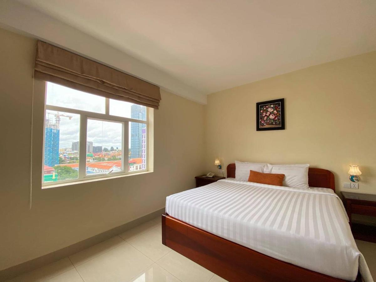 Centrana Hotel Phnom Penh Exterior photo