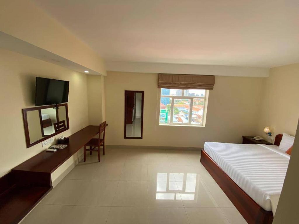 Centrana Hotel Phnom Penh Exterior photo