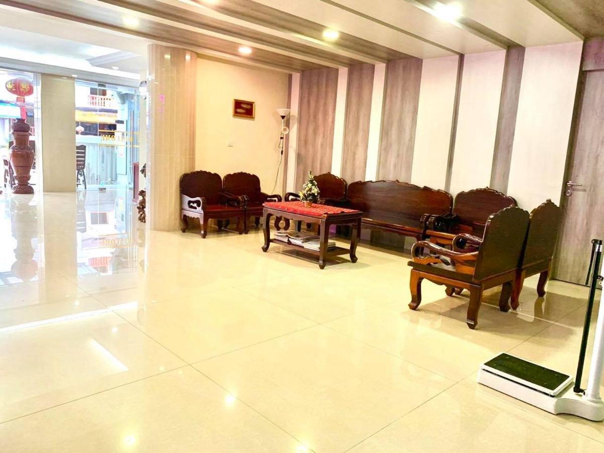 Centrana Hotel Phnom Penh Exterior photo